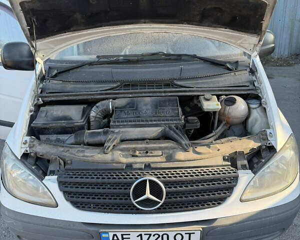 Белый Мерседес Вито, объемом двигателя 2.15 л и пробегом 364 тыс. км за 5200 $, фото 3 на Automoto.ua