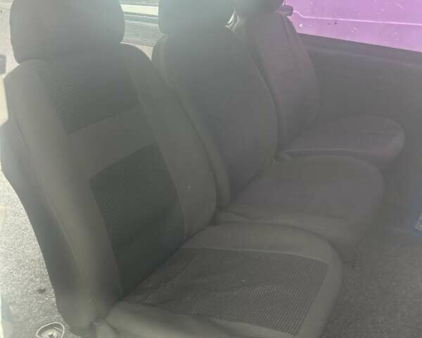 Белый Мерседес Вито, объемом двигателя 2.15 л и пробегом 590 тыс. км за 5500 $, фото 5 на Automoto.ua