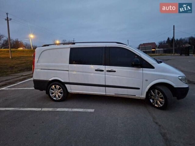Белый Мерседес Вито, объемом двигателя 2.2 л и пробегом 394 тыс. км за 8000 $, фото 4 на Automoto.ua