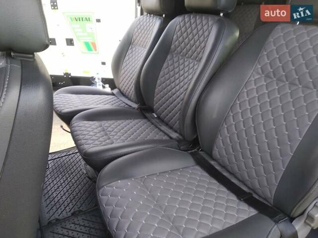 Белый Мерседес Вито, объемом двигателя 2.15 л и пробегом 405 тыс. км за 6800 $, фото 8 на Automoto.ua