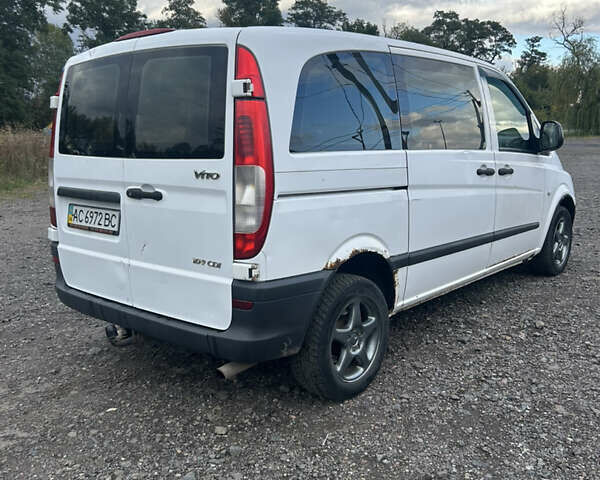 Белый Мерседес Вито, объемом двигателя 2.15 л и пробегом 461 тыс. км за 5700 $, фото 2 на Automoto.ua