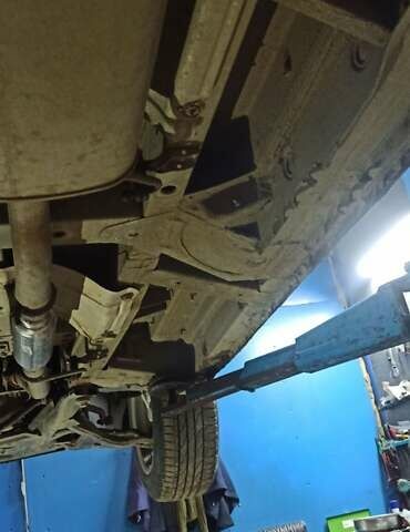 Белый Мерседес Вито, объемом двигателя 2.15 л и пробегом 421 тыс. км за 7200 $, фото 52 на Automoto.ua