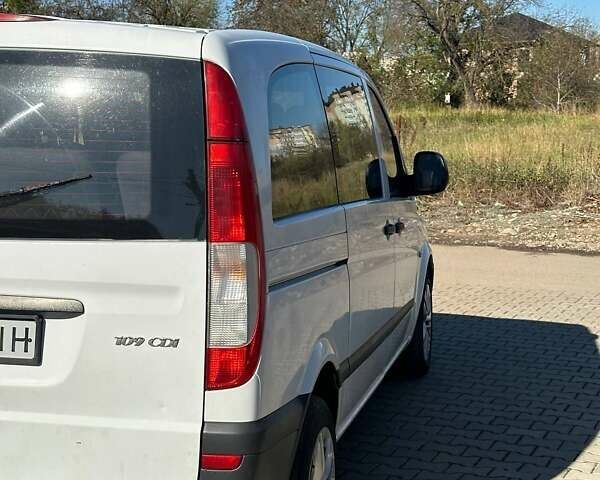 Белый Мерседес Вито, объемом двигателя 2.15 л и пробегом 421 тыс. км за 7200 $, фото 16 на Automoto.ua