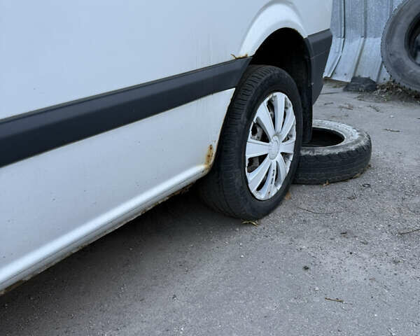 Белый Мерседес Вито, объемом двигателя 2.15 л и пробегом 364 тыс. км за 5200 $, фото 8 на Automoto.ua