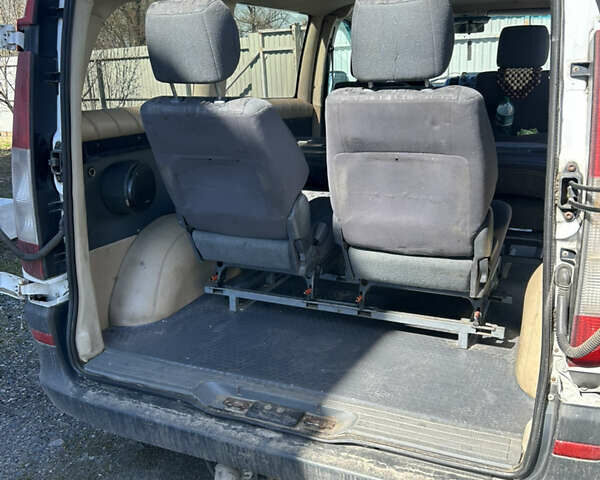 Белый Мерседес Вито, объемом двигателя 2.15 л и пробегом 461 тыс. км за 5700 $, фото 10 на Automoto.ua