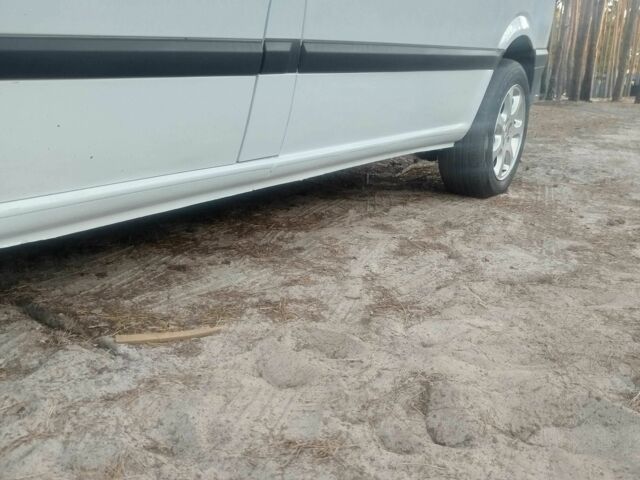 Белый Мерседес Вито, объемом двигателя 2.1 л и пробегом 340 тыс. км за 5800 $, фото 4 на Automoto.ua