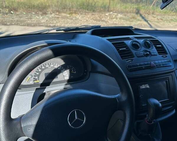 Белый Мерседес Вито, объемом двигателя 2.15 л и пробегом 421 тыс. км за 7200 $, фото 27 на Automoto.ua