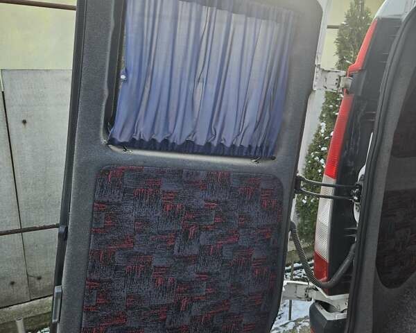 Белый Мерседес Вито, объемом двигателя 2.15 л и пробегом 164 тыс. км за 8000 $, фото 4 на Automoto.ua
