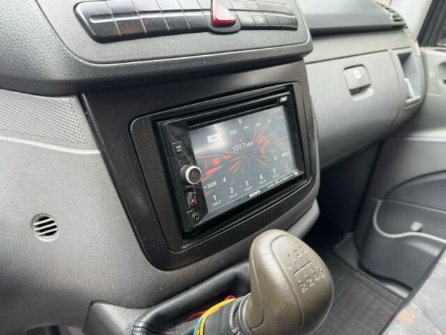 Белый Мерседес Вито, объемом двигателя 2.2 л и пробегом 237 тыс. км за 6800 $, фото 3 на Automoto.ua