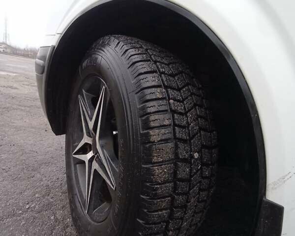 Белый Мерседес Вито, объемом двигателя 2.15 л и пробегом 350 тыс. км за 7500 $, фото 15 на Automoto.ua