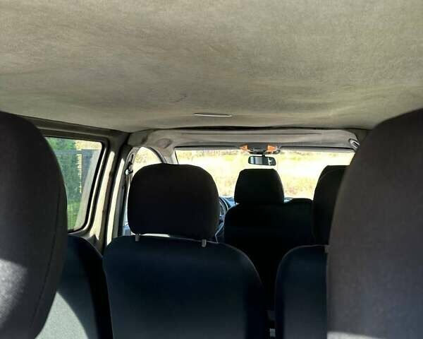 Белый Мерседес Вито, объемом двигателя 2.15 л и пробегом 421 тыс. км за 7200 $, фото 47 на Automoto.ua