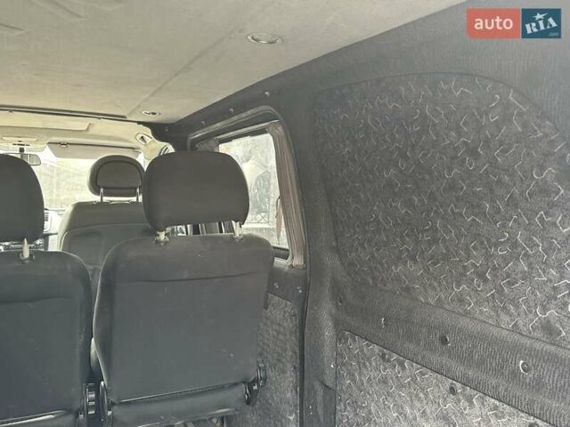 Белый Мерседес Вито, объемом двигателя 2.15 л и пробегом 402 тыс. км за 5700 $, фото 9 на Automoto.ua