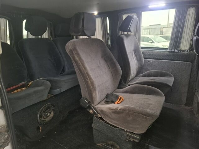 Белый Мерседес Вито, объемом двигателя 2.1 л и пробегом 300 тыс. км за 6600 $, фото 4 на Automoto.ua