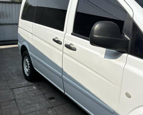 Белый Мерседес Вито, объемом двигателя 2.2 л и пробегом 413 тыс. км за 6400 $, фото 1 на Automoto.ua