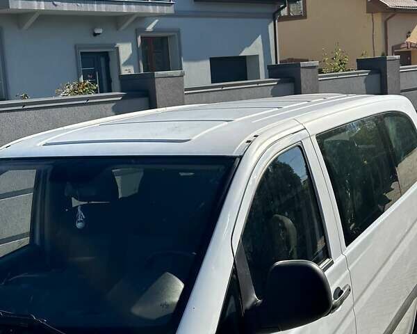 Белый Мерседес Вито, объемом двигателя 2.15 л и пробегом 421 тыс. км за 7200 $, фото 1 на Automoto.ua