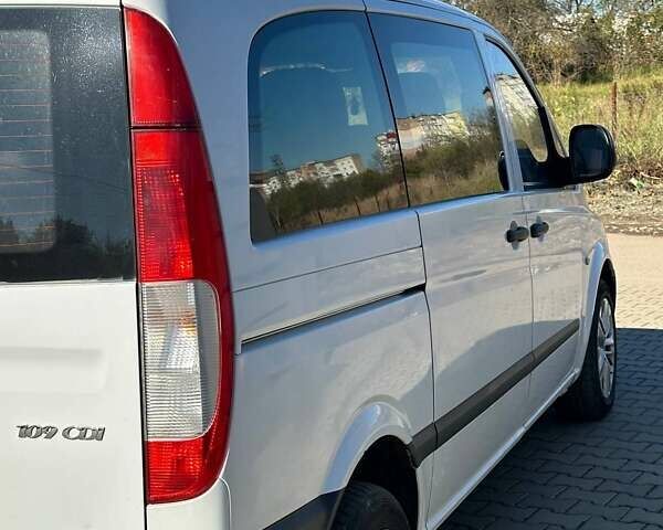 Белый Мерседес Вито, объемом двигателя 2.15 л и пробегом 421 тыс. км за 7200 $, фото 13 на Automoto.ua