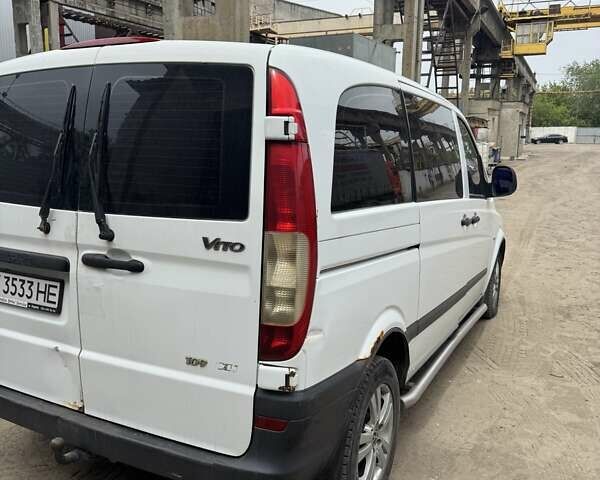 Белый Мерседес Вито, объемом двигателя 2.15 л и пробегом 323 тыс. км за 5200 $, фото 4 на Automoto.ua