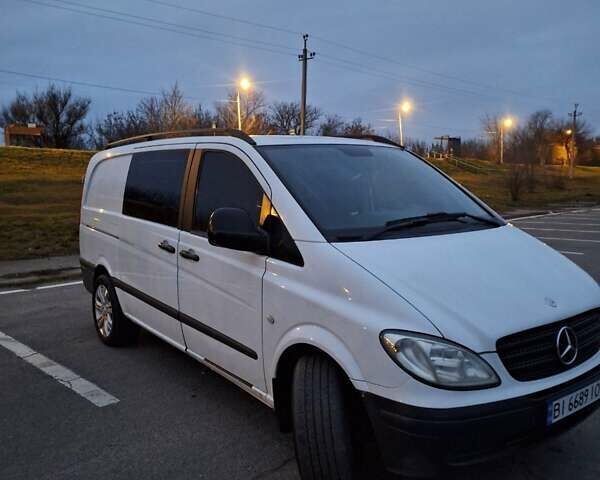 Белый Мерседес Вито, объемом двигателя 2.2 л и пробегом 394 тыс. км за 8000 $, фото 2 на Automoto.ua