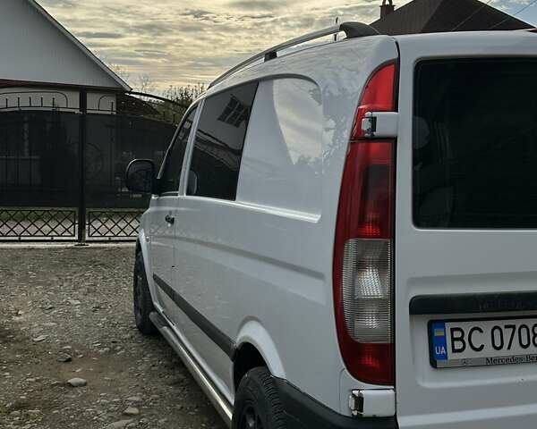 Белый Мерседес Вито, объемом двигателя 2.15 л и пробегом 402 тыс. км за 5700 $, фото 2 на Automoto.ua