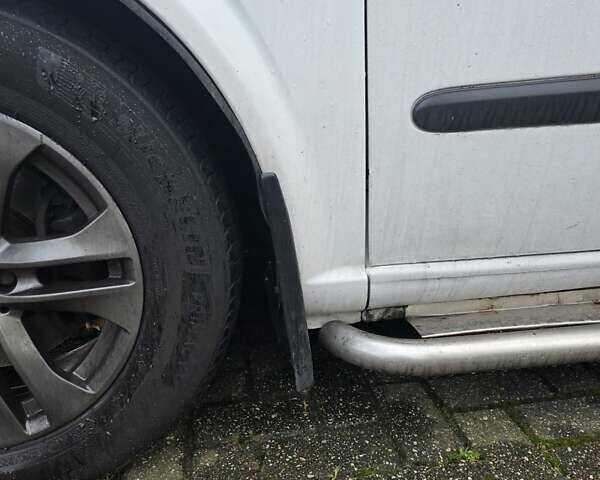 Белый Мерседес Вито, объемом двигателя 2.15 л и пробегом 468 тыс. км за 12167 $, фото 5 на Automoto.ua