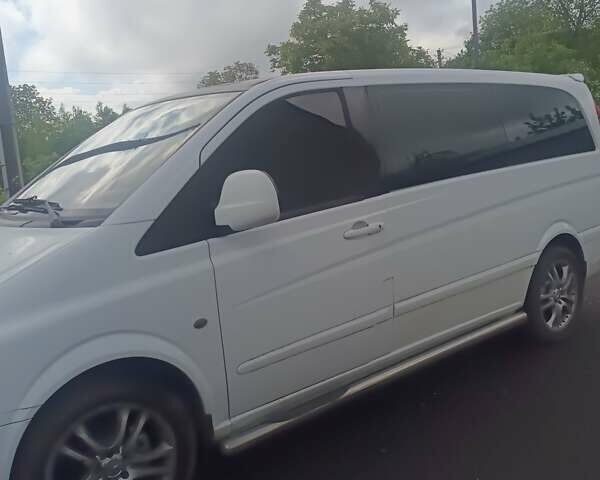 Белый Мерседес Вито, объемом двигателя 2.2 л и пробегом 250 тыс. км за 7200 $, фото 1 на Automoto.ua