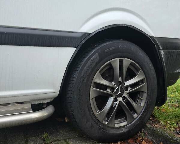 Белый Мерседес Вито, объемом двигателя 2.15 л и пробегом 468 тыс. км за 12167 $, фото 4 на Automoto.ua