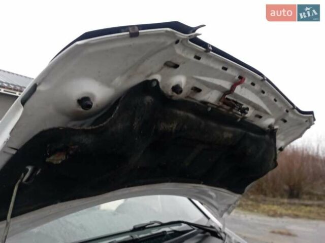 Белый Мерседес Вито, объемом двигателя 2.15 л и пробегом 350 тыс. км за 7500 $, фото 8 на Automoto.ua