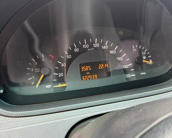 Белый Мерседес Вито, объемом двигателя 2.15 л и пробегом 323 тыс. км за 5200 $, фото 11 на Automoto.ua