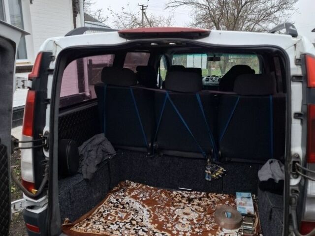 Белый Мерседес Вито, объемом двигателя 2.1 л и пробегом 440 тыс. км за 6800 $, фото 1 на Automoto.ua