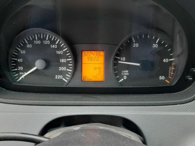 Белый Мерседес Вито, объемом двигателя 0 л и пробегом 323 тыс. км за 8850 $, фото 8 на Automoto.ua