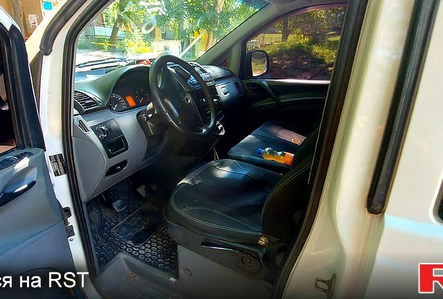 Белый Мерседес Вито, объемом двигателя 2.1 л и пробегом 111 тыс. км за 8300 $, фото 2 на Automoto.ua