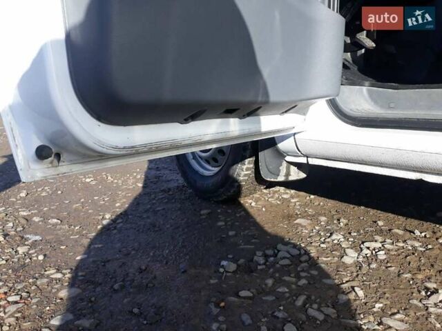 Белый Мерседес Вито, объемом двигателя 2.2 л и пробегом 289 тыс. км за 9100 $, фото 20 на Automoto.ua