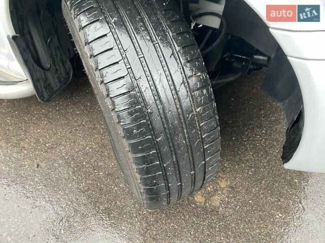 Белый Мерседес Вито, объемом двигателя 2.2 л и пробегом 336 тыс. км за 8999 $, фото 37 на Automoto.ua
