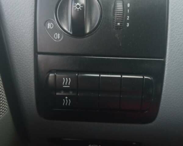 Белый Мерседес Вито, объемом двигателя 2.2 л и пробегом 323 тыс. км за 7777 $, фото 10 на Automoto.ua