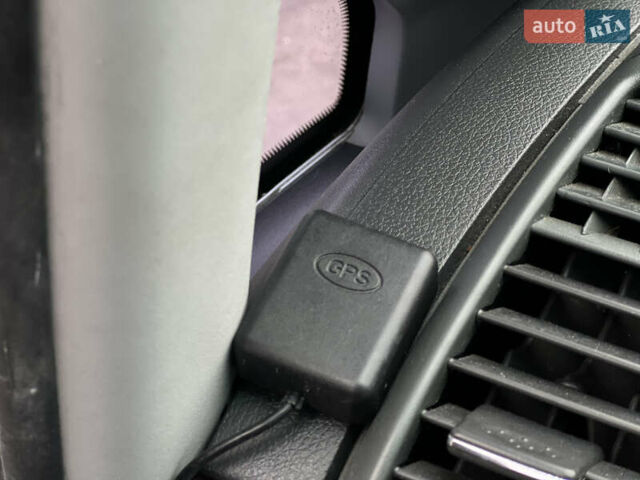 Белый Мерседес Вито, объемом двигателя 2.15 л и пробегом 277 тыс. км за 8000 $, фото 23 на Automoto.ua