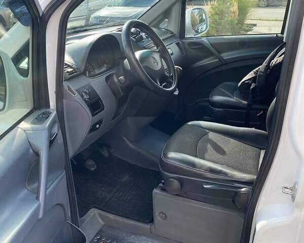 Белый Мерседес Вито, объемом двигателя 2.15 л и пробегом 400 тыс. км за 9200 $, фото 7 на Automoto.ua