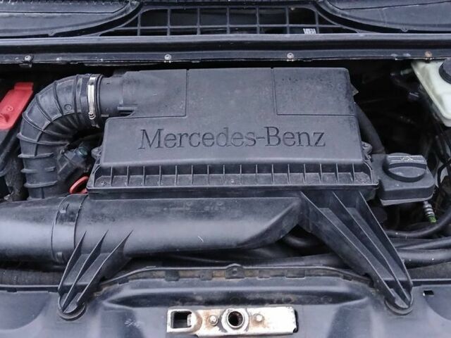 Белый Мерседес Вито, объемом двигателя 2.1 л и пробегом 363 тыс. км за 8800 $, фото 2 на Automoto.ua