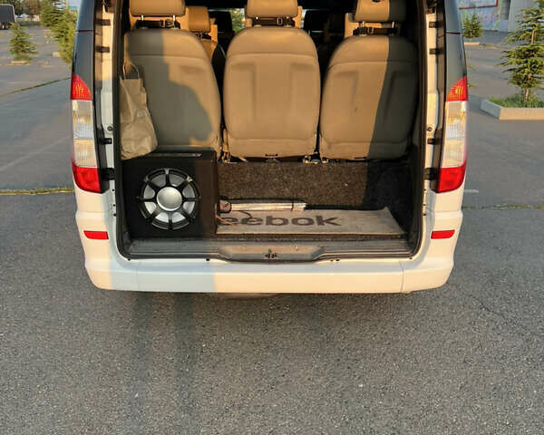 Белый Мерседес Вито, объемом двигателя 2.15 л и пробегом 375 тыс. км за 10500 $, фото 15 на Automoto.ua