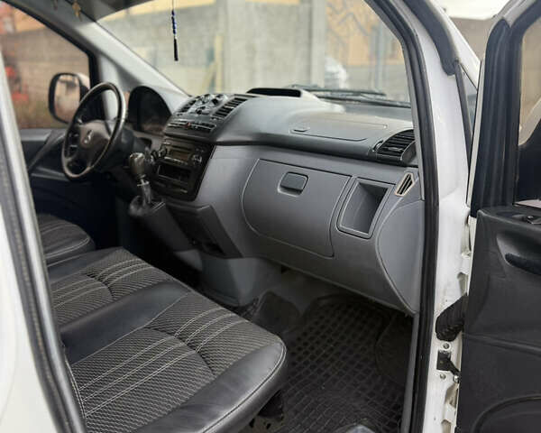 Белый Мерседес Вито, объемом двигателя 2.2 л и пробегом 285 тыс. км за 7300 $, фото 12 на Automoto.ua