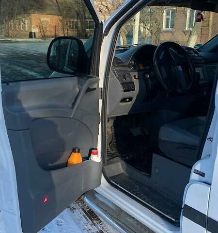 Белый Мерседес Вито, объемом двигателя 2.1 л и пробегом 234 тыс. км за 12000 $, фото 6 на Automoto.ua