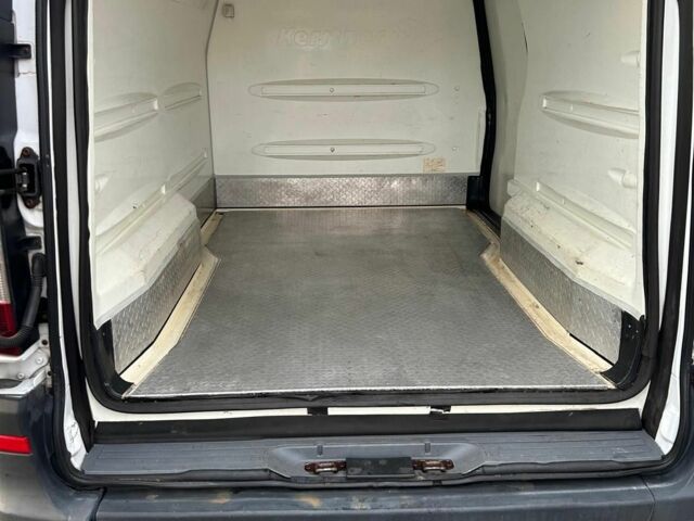 Білий Мерседес Віто, об'ємом двигуна 2 л та пробігом 480 тис. км за 3950 $, фото 7 на Automoto.ua