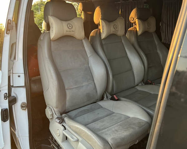 Белый Мерседес Вито, объемом двигателя 2.15 л и пробегом 375 тыс. км за 10500 $, фото 13 на Automoto.ua