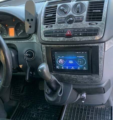 Белый Мерседес Вито, объемом двигателя 2.1 л и пробегом 234 тыс. км за 12000 $, фото 11 на Automoto.ua