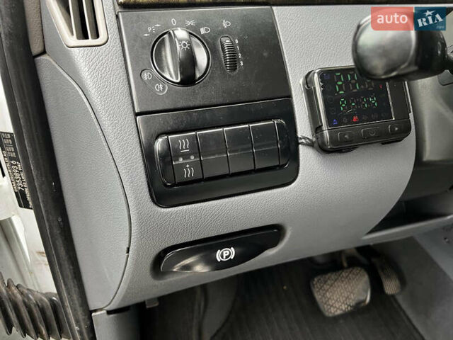 Белый Мерседес Вито, объемом двигателя 2.15 л и пробегом 370 тыс. км за 8000 $, фото 14 на Automoto.ua