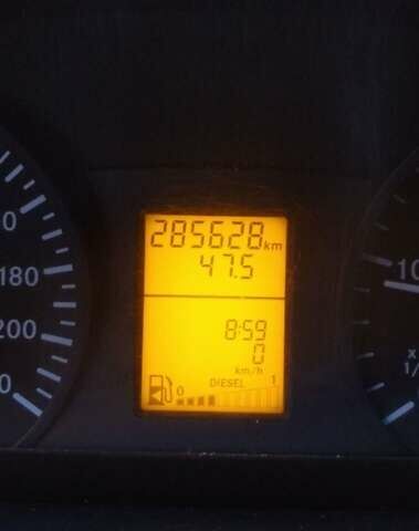 Белый Мерседес Вито, объемом двигателя 2.2 л и пробегом 289 тыс. км за 9100 $, фото 27 на Automoto.ua