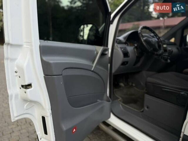 Белый Мерседес Вито, объемом двигателя 2.15 л и пробегом 360 тыс. км за 8700 $, фото 11 на Automoto.ua