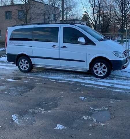 Белый Мерседес Вито, объемом двигателя 2.1 л и пробегом 234 тыс. км за 12000 $, фото 2 на Automoto.ua