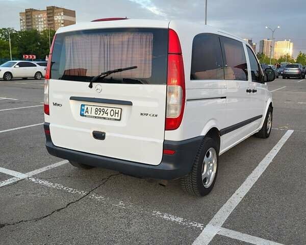 Белый Мерседес Вито, объемом двигателя 2.2 л и пробегом 346 тыс. км за 8100 $, фото 4 на Automoto.ua