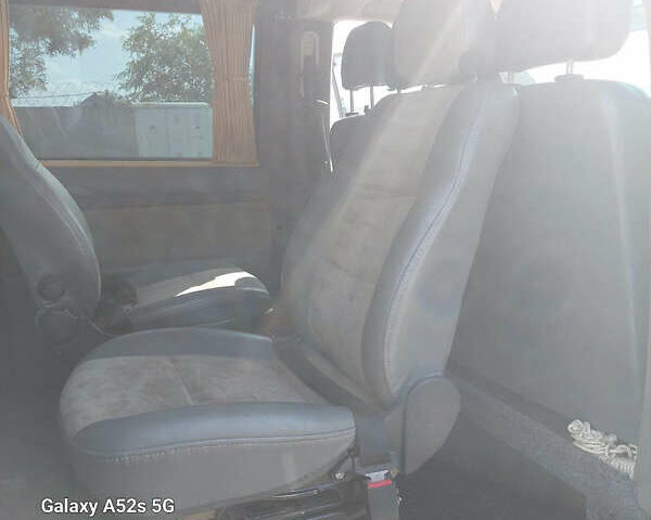 Белый Мерседес Вито, объемом двигателя 2.15 л и пробегом 275 тыс. км за 11000 $, фото 11 на Automoto.ua