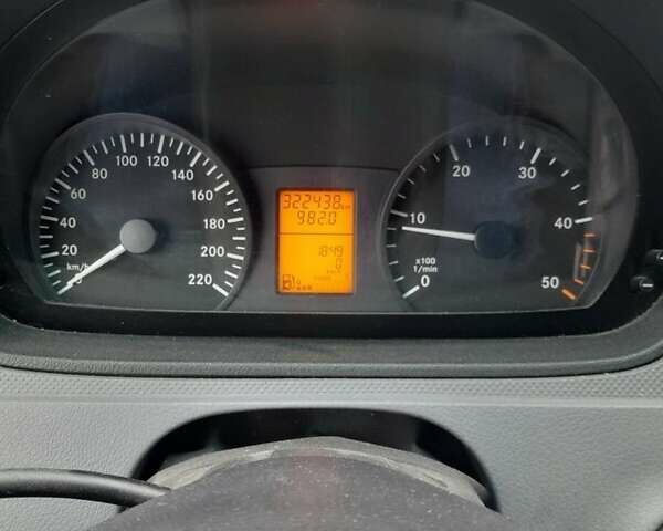 Белый Мерседес Вито, объемом двигателя 2.1 л и пробегом 323 тыс. км за 8850 $, фото 7 на Automoto.ua